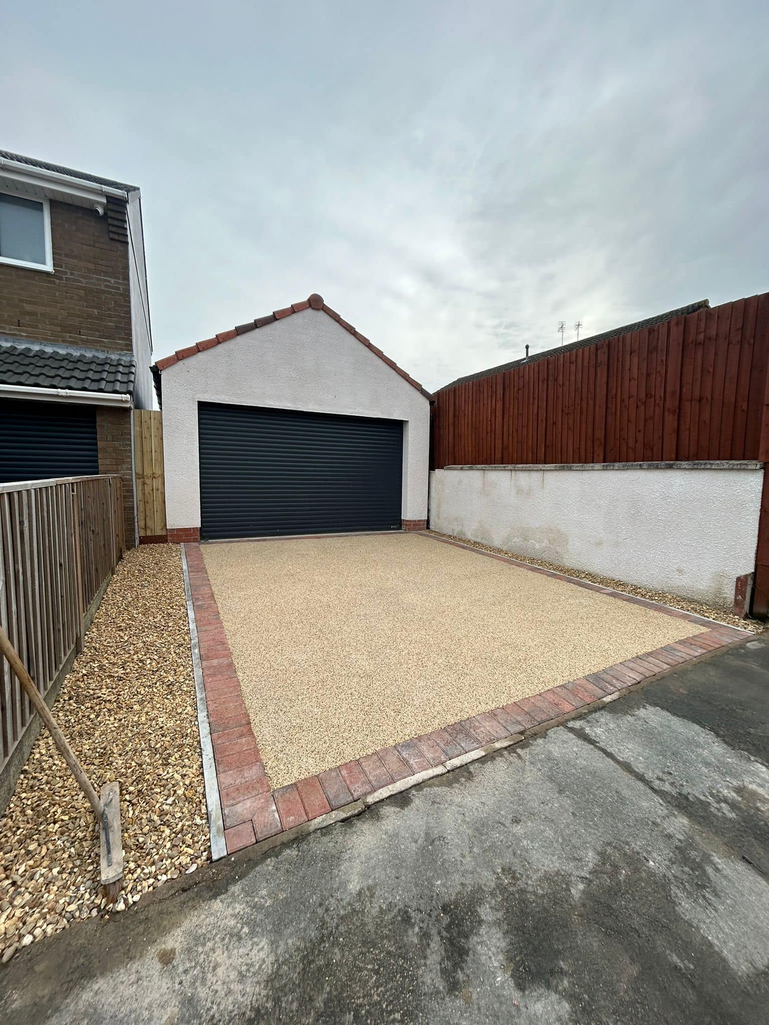 Resin bound driveway with brick border